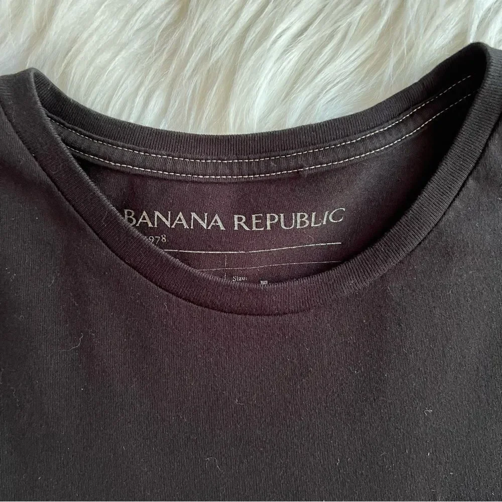 Men’s Banana Republic Black Tee Size Large